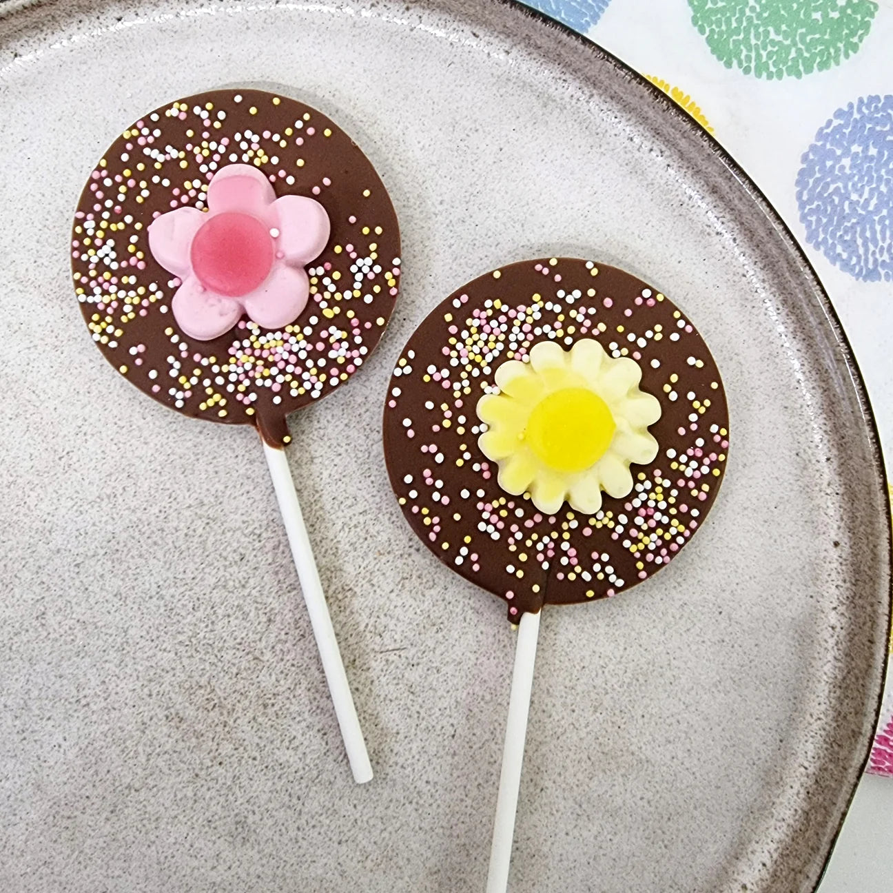 19 x chocolate lollies