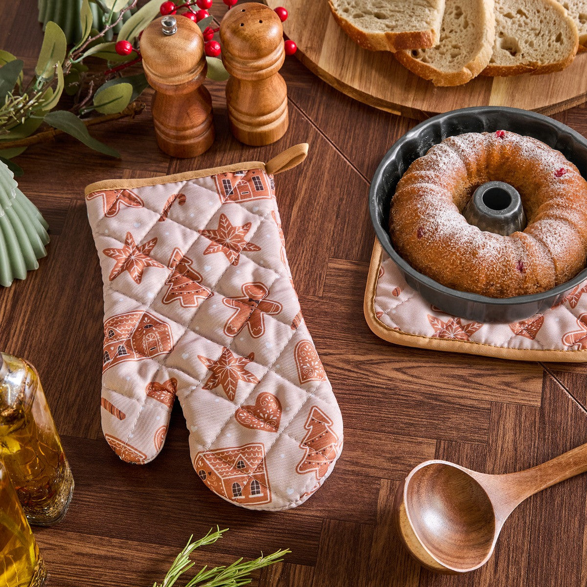 Gingerbread Print Oven Mit & Pot Stand Set - Brown